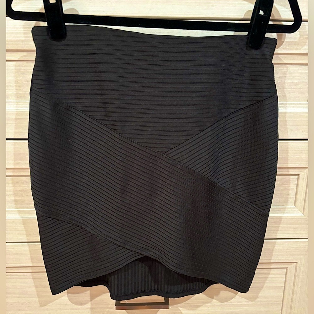 Chic Black Ribbed mini Skirt